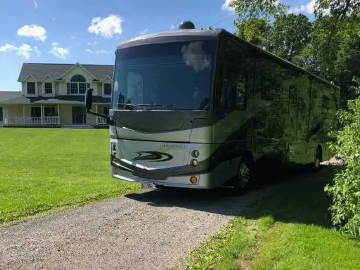 Fleetwood RV Discovery Class A 38F Diesel Motorhome in RV park